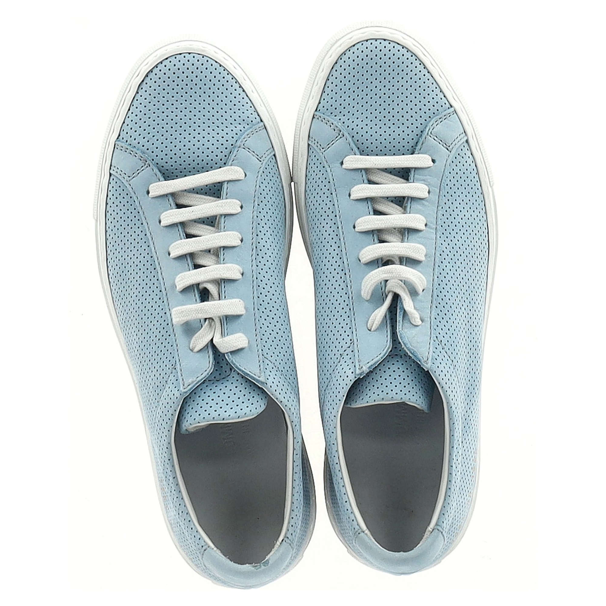 Common Projects Kvinna från Perforerade Achilles Sneakers i ljusblå mocka dam – bild 2