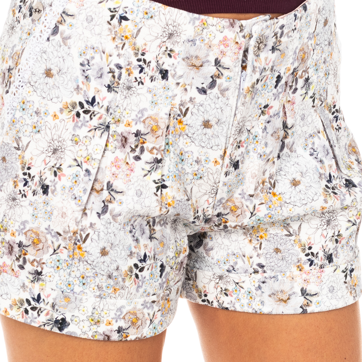 LA MARTINA Shorts med fållad nederdel och bälteshällor LWB003 dam – bild 2