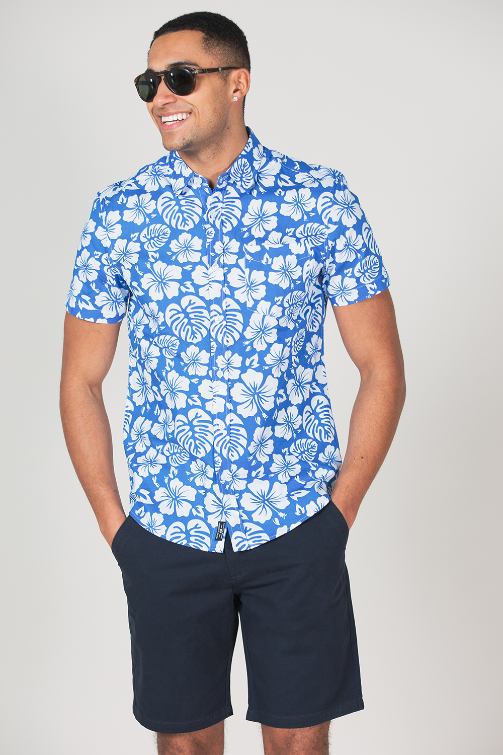 Tokyo Laundry Men's Blue Cotton Short Sleeve Button-Up Printed Shirt In | Size: Medium - Image 2