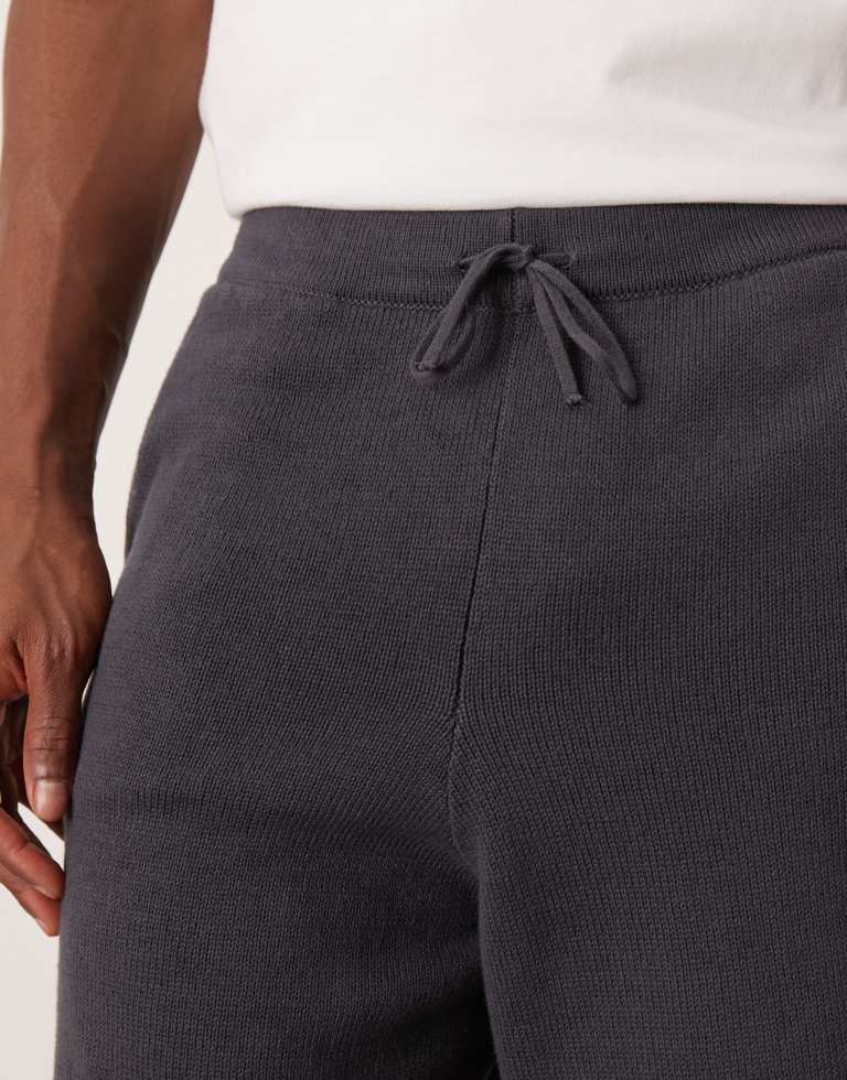 ASOS DESIGN överdimensionerade medeltunga stickade bomullsshorts co-ord i kolgrå herr – bild 2