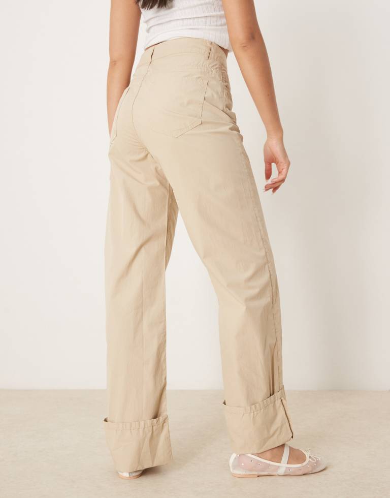 ASOS DESIGN avslappnade byxor med uppvik dam – bild 2