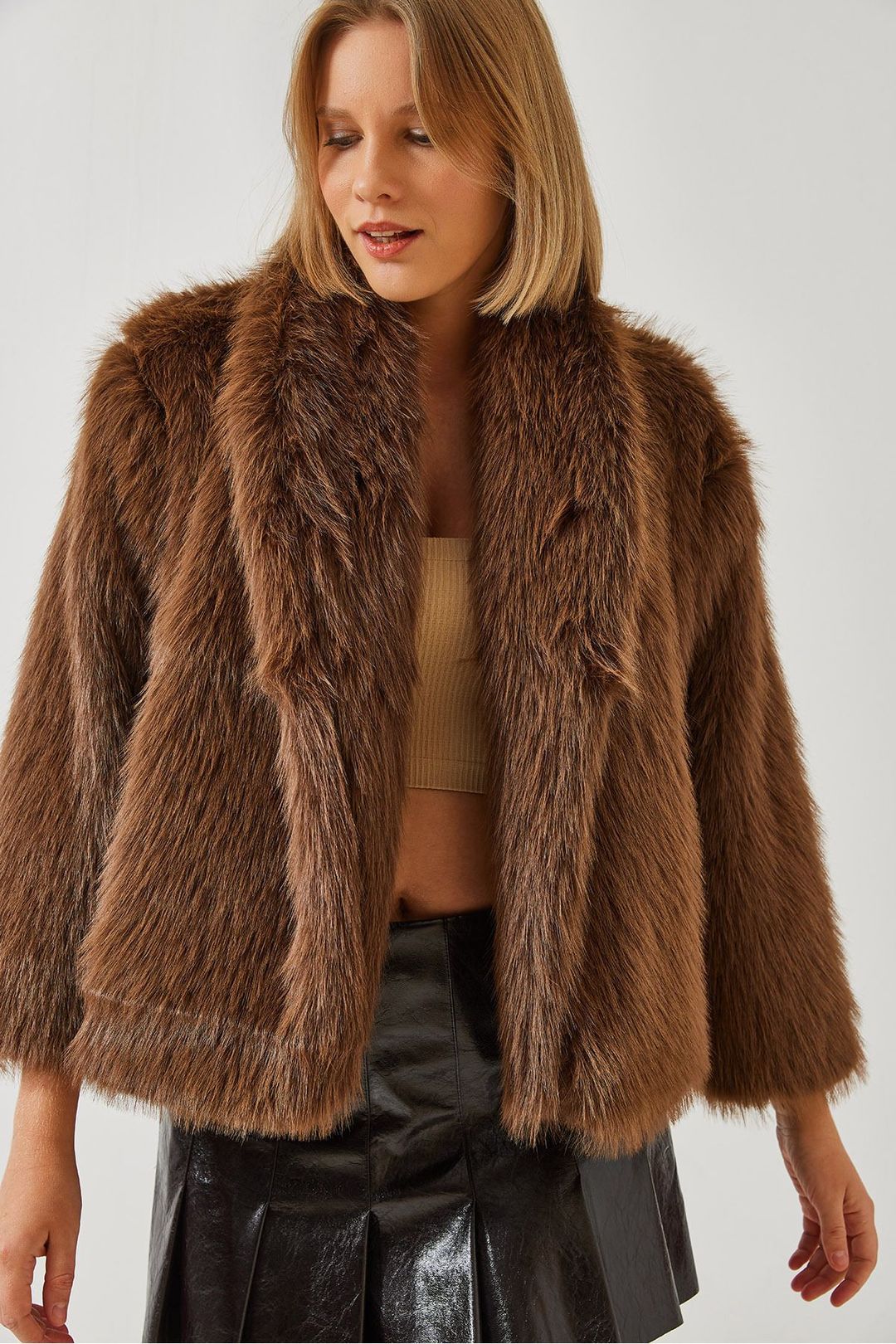 Faux Fur Kort Öppen Krage Kappa