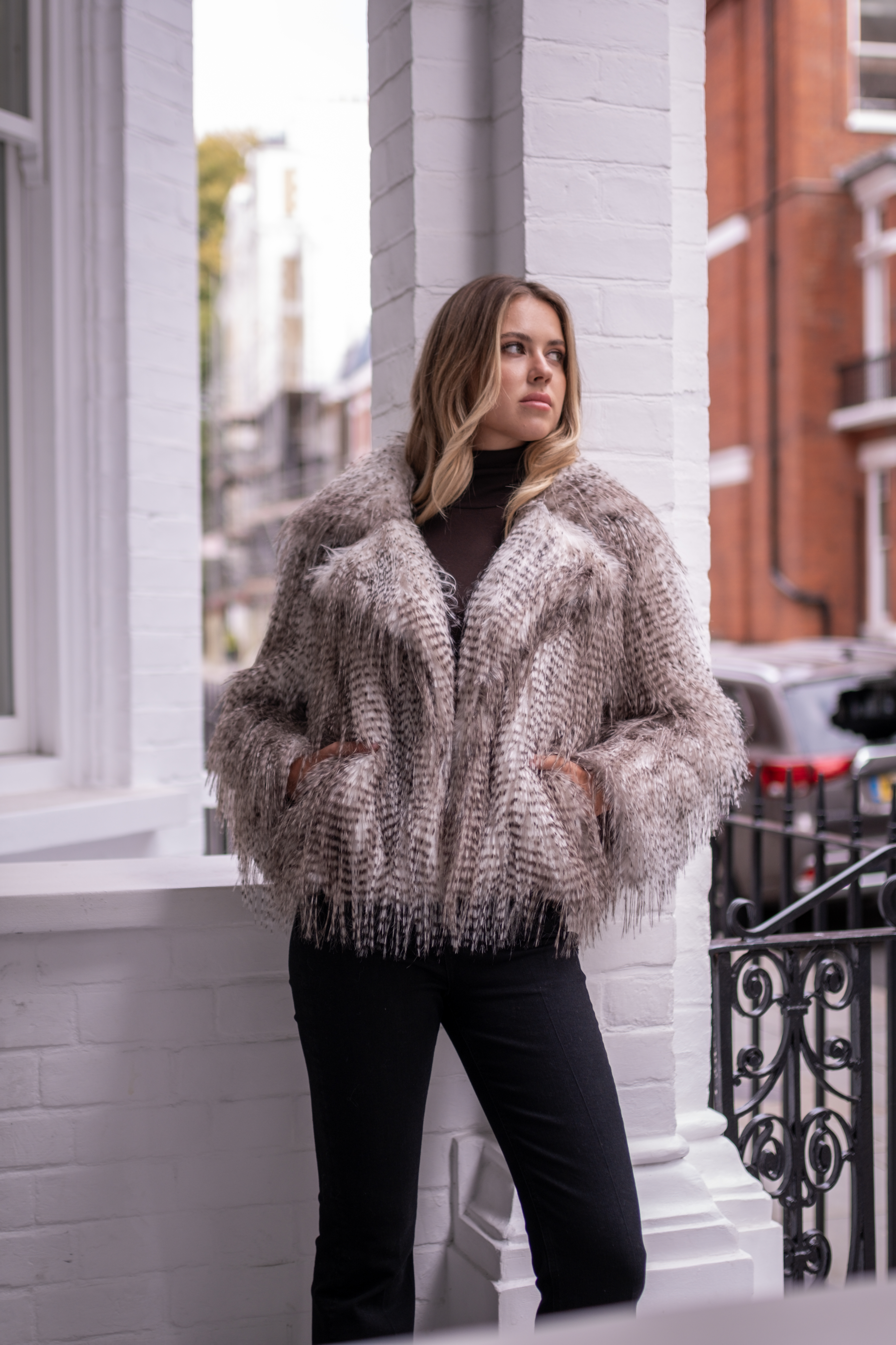 Thumbnail - Braune Schneeleopard-Faux-Fur-Kurze Jacke
